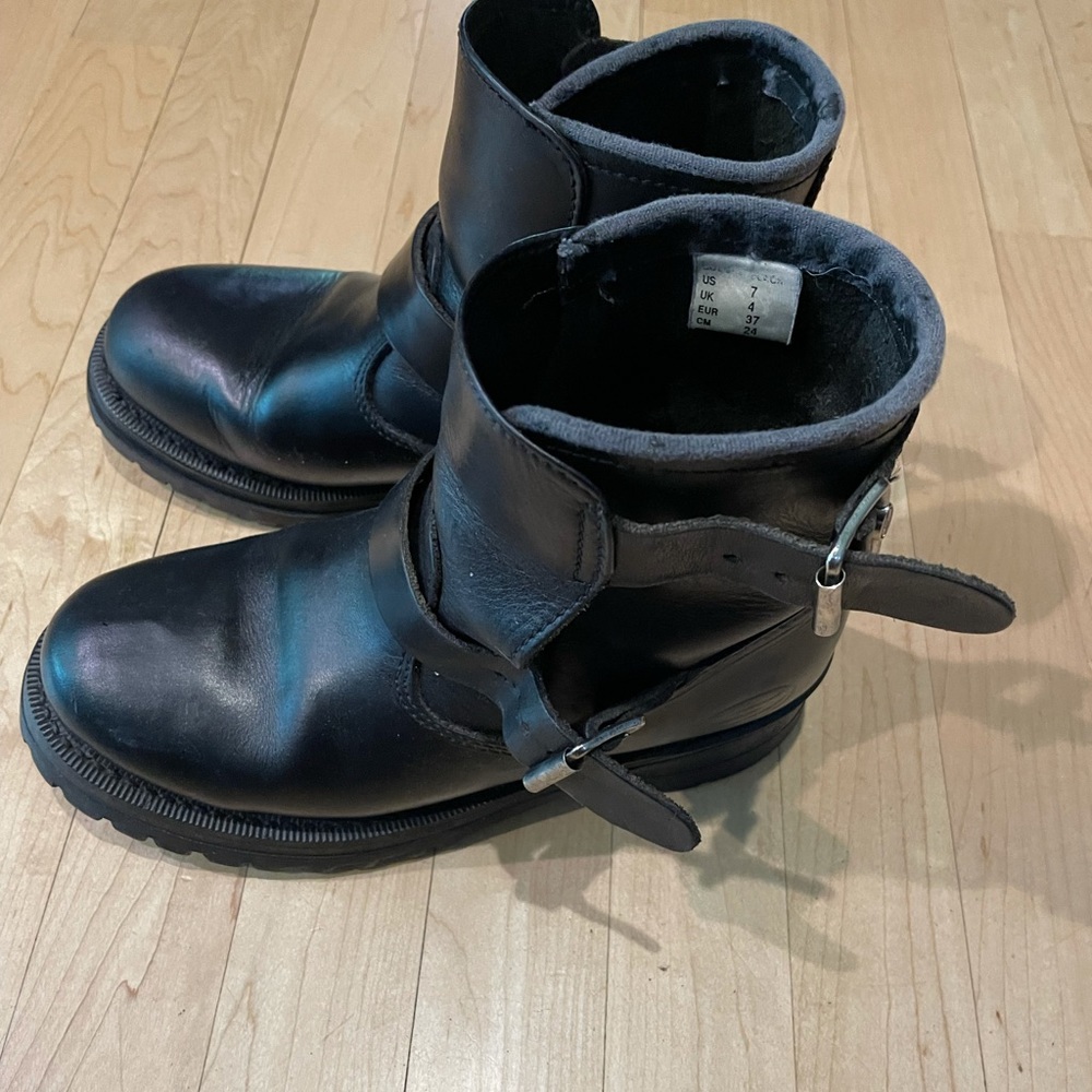 Skecher boots